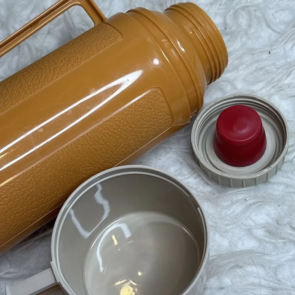 Vintage Thermos King Seeley Vacuum Bottle Harvest Gold / Beige Holds 16 oz CLEAN